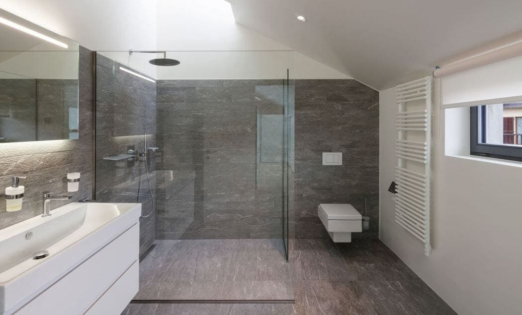 découvrez nos services de transformation de salles de bain à levallois-perret : rénovation sur mesure, modernisation et aménagement pour un espace fonctionnel et esthétique. devis gratuit et accompagnement personnalisé.