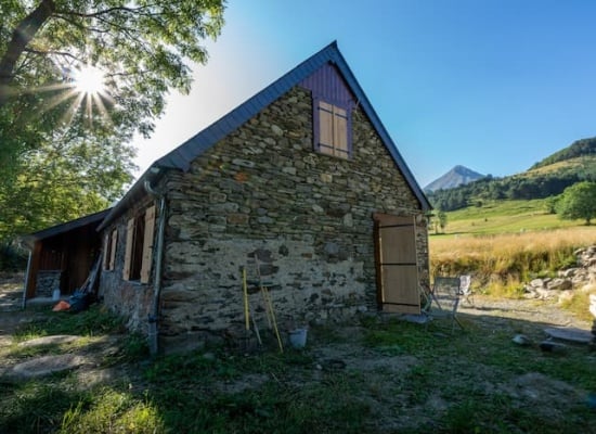 découvrez comment transformer une grange en un espace de vie moderne, des conseils pratiques, idées d’aménagement et étapes clés pour réussir votre projet de rénovation.