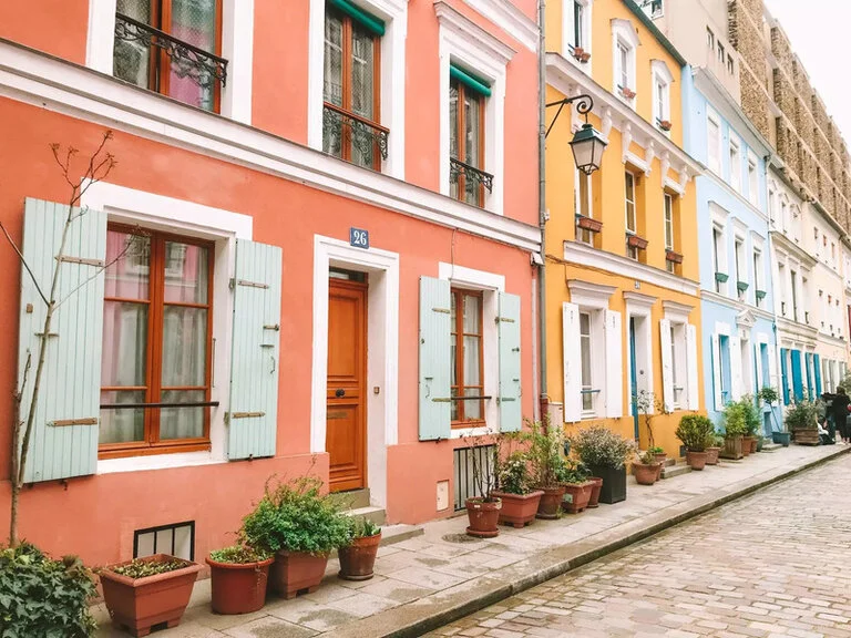 découvrez pourquoi certaines villes sont confrontées à de grandes difficultés de logement, les causes de la crise immobilière et les solutions possibles pour améliorer l'accès au logement.