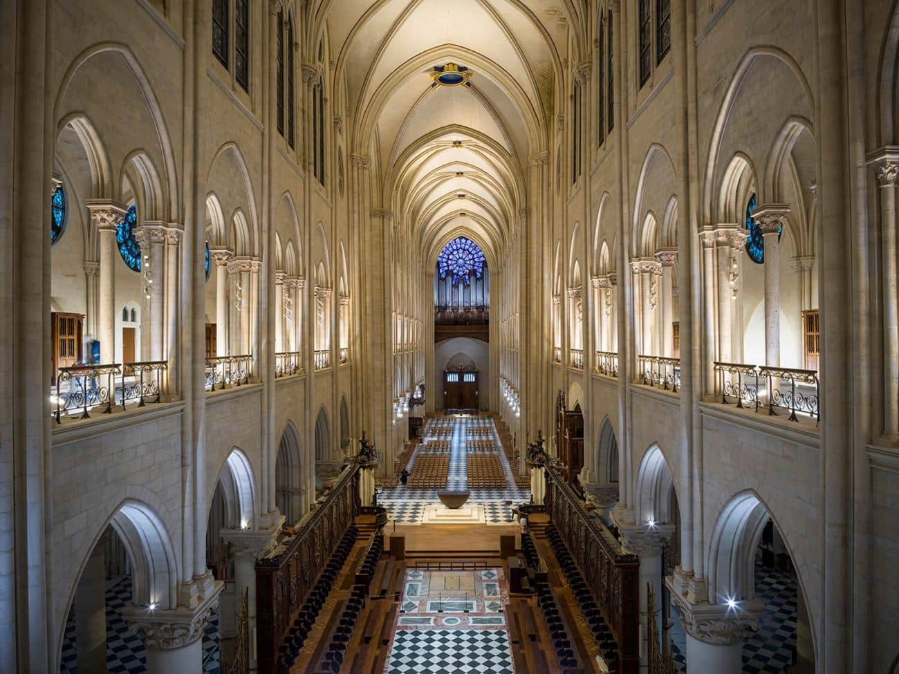 découvrez la rénovation du cloître notre-dame à paris, un joyau historique remis en valeur pour vous offrir un lieu de sérénité et de patrimoine incontournable.