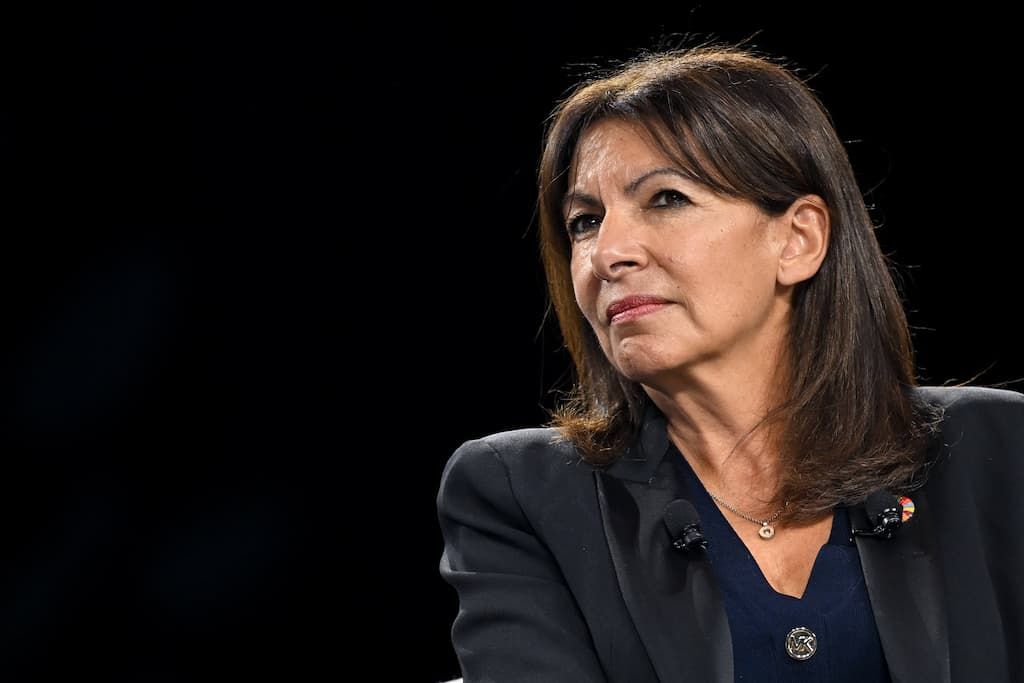 découvrez comment anne hidalgo s'engage à restaurer les églises et fontaines historiques de paris pour préserver le patrimoine architectural de la capitale.