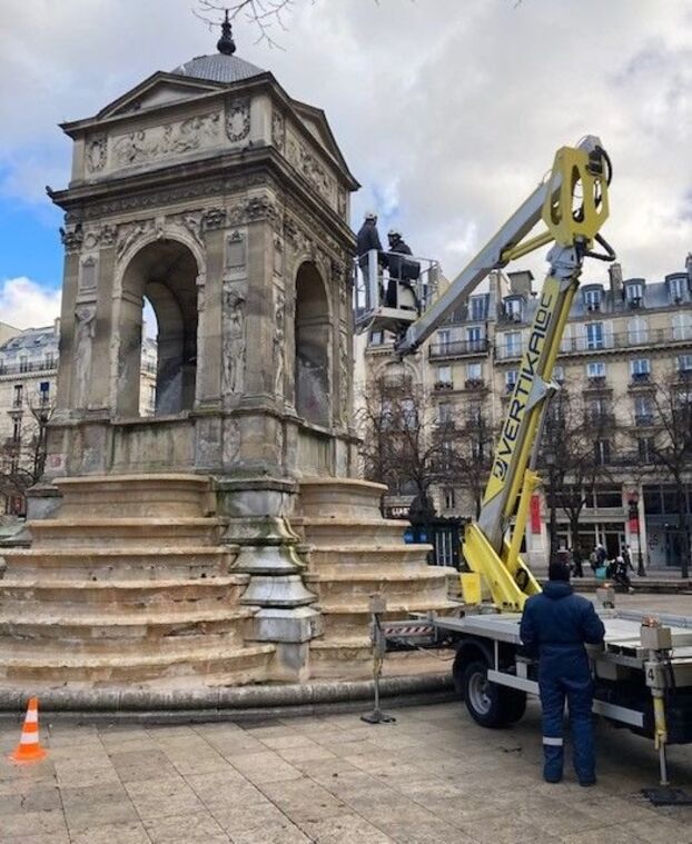 découvrez comment anne hidalgo s'engage à restaurer les églises et fontaines historiques de paris pour préserver le patrimoine culturel de la capitale.