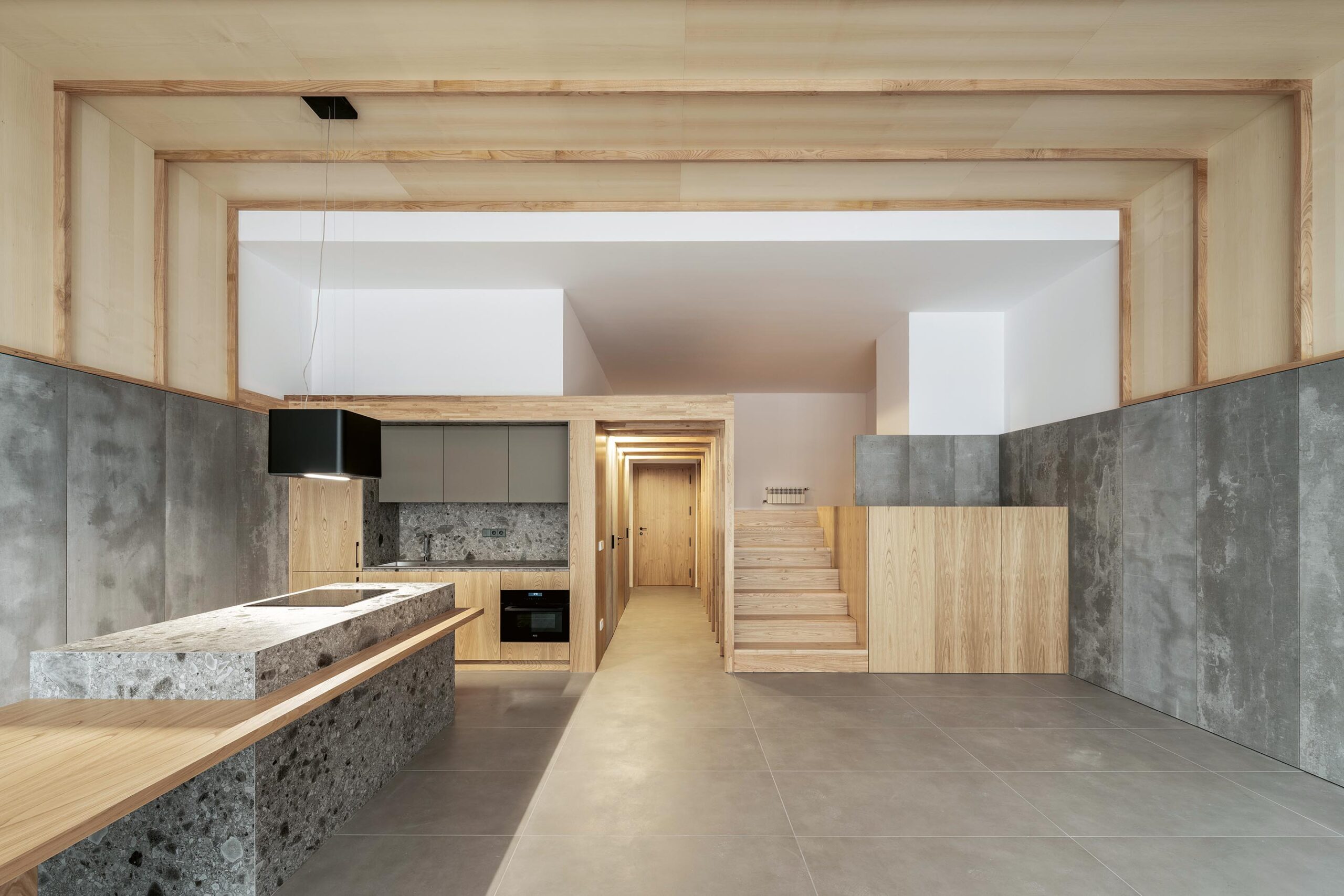 découvrez comment la transformation d’immeubles en hôtels à paris aggrave la pénurie de logements, impactant l’offre habitative et la vie des résidents.